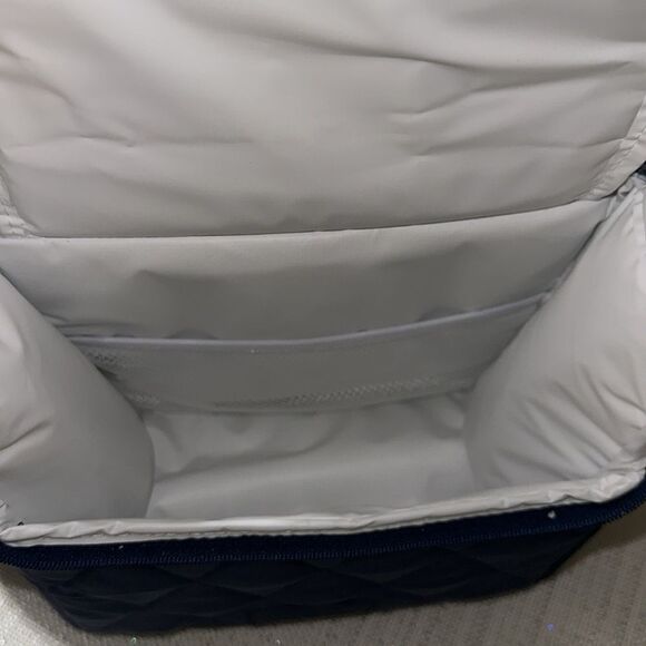 Vera BradleyโUltralight Scroll Navy Quilted Crossbody Lunch Bag - Picture 16 of 16